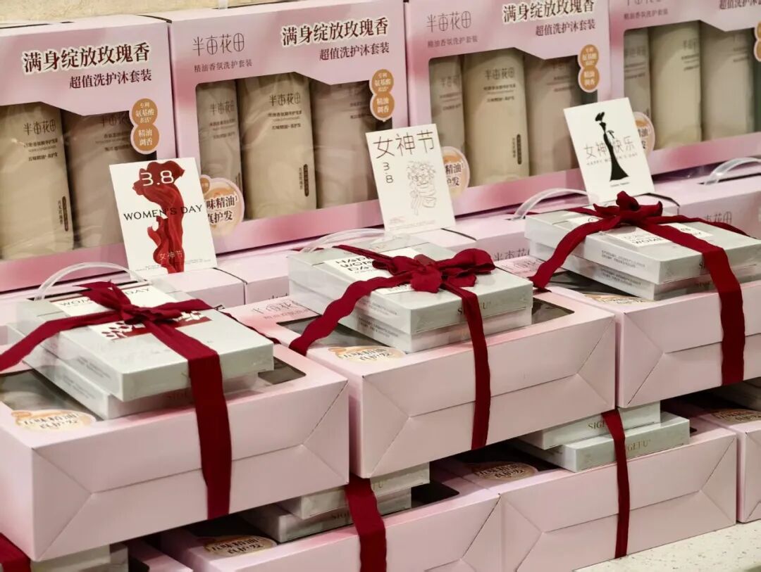 致敬巾帼芳华 感恩每一个她